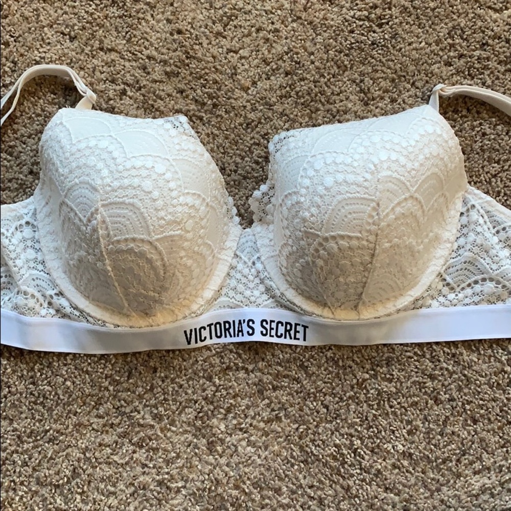 NWOT VICTORIA SECRET BRA